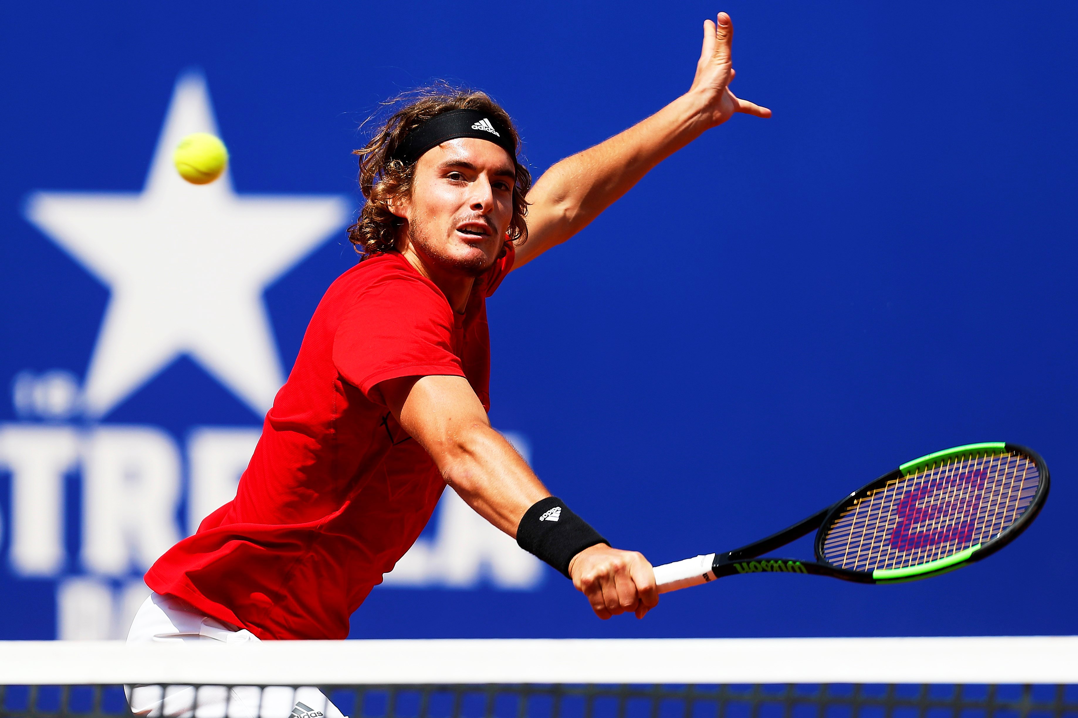 包含意大利网球队翻盘西班牙网球队，西西帕斯完成帽子戏法的词条