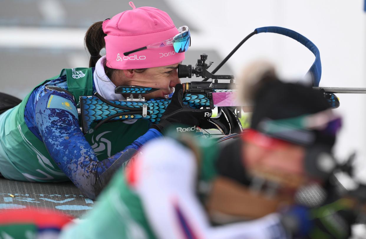 哈萨克斯坦运动员在射击比赛中获奖