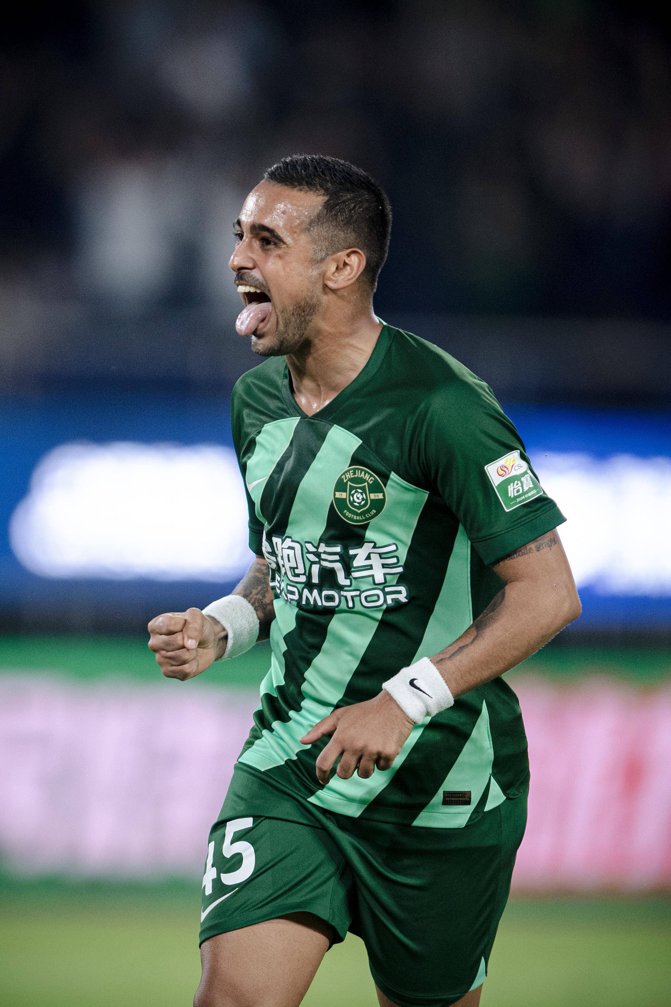 雷火电竞官网-包含里昂队表现稳健球员精神抖擞的词条