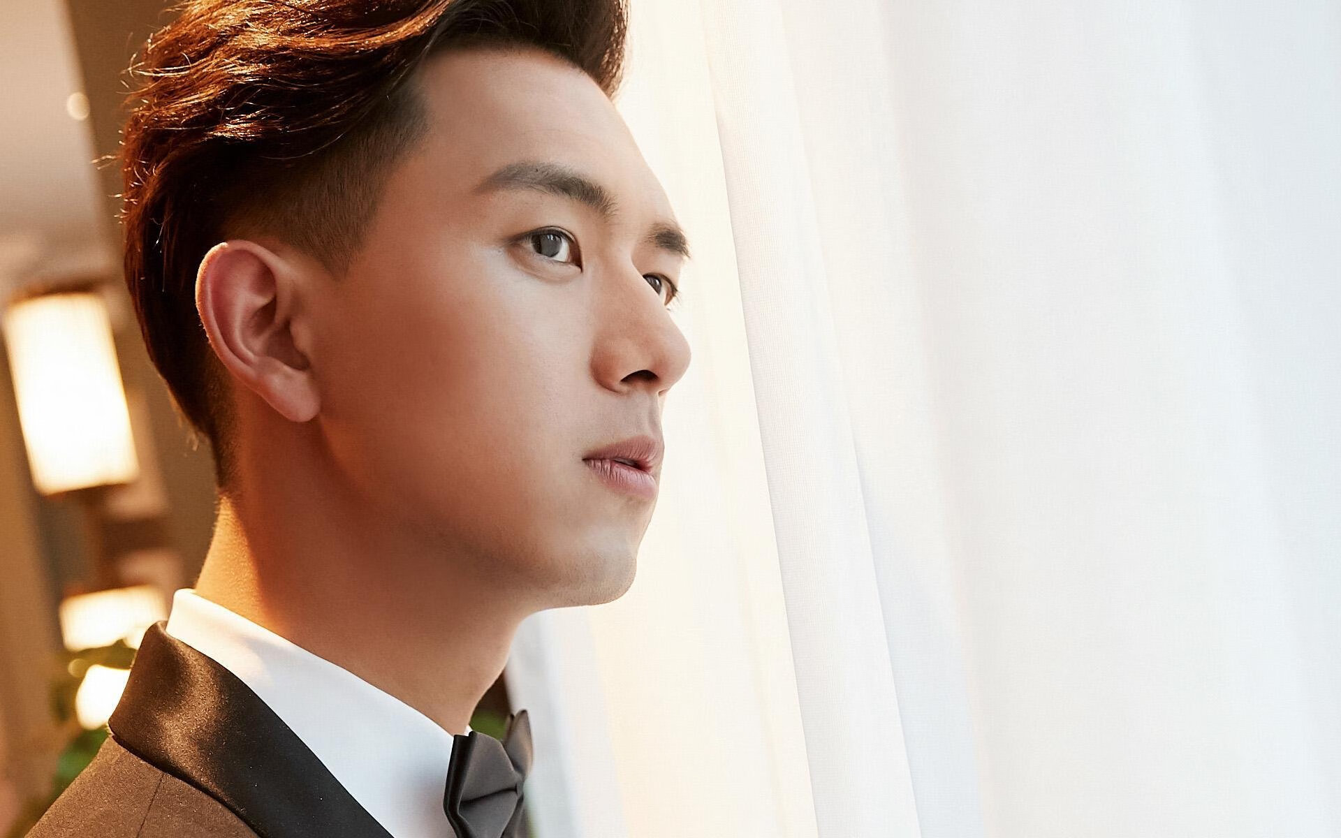 雷火电竞入驻-裁判漏吹10次犯规？詹姆斯包厢内按下神秘按键，联盟连夜重审凯尔特人-76人血战